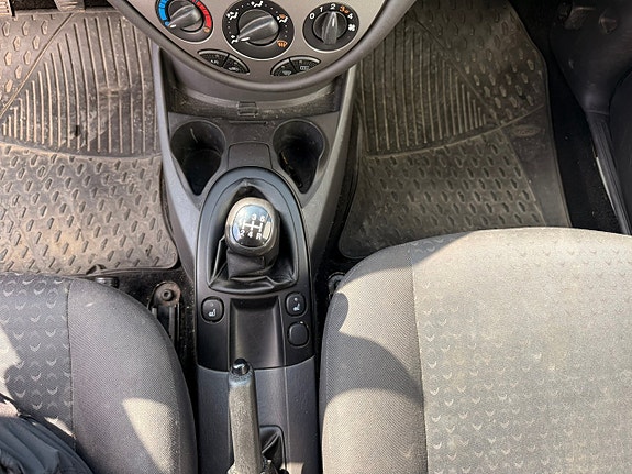 Ford Focus 19 of 30