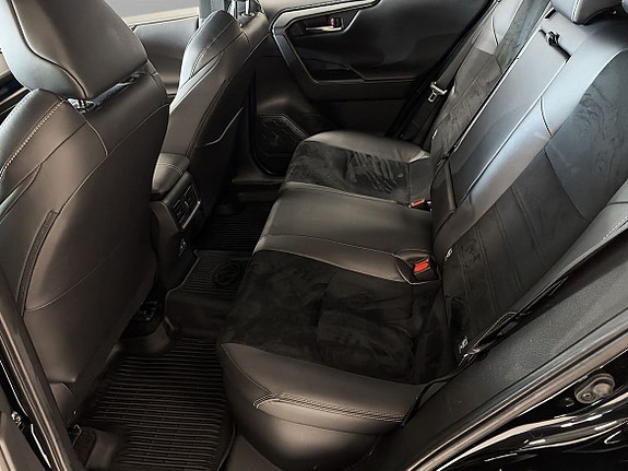 Toyota RAV4 8 of 11