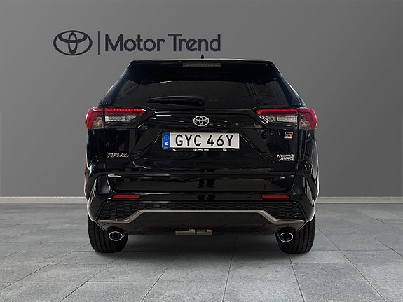 Toyota RAV4 4 of 11