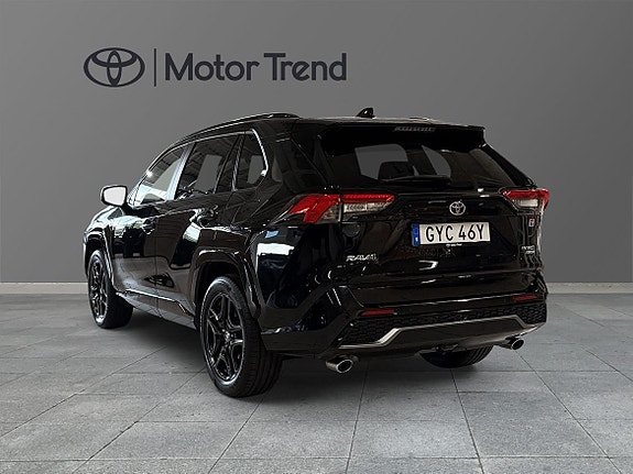 Toyota RAV4 2 of 11