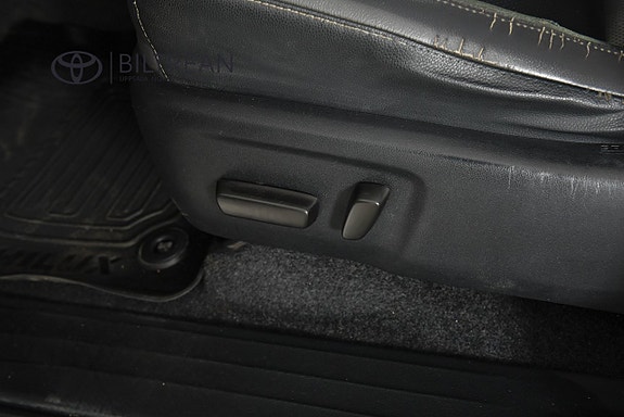 Toyota HiLux 9 of 17