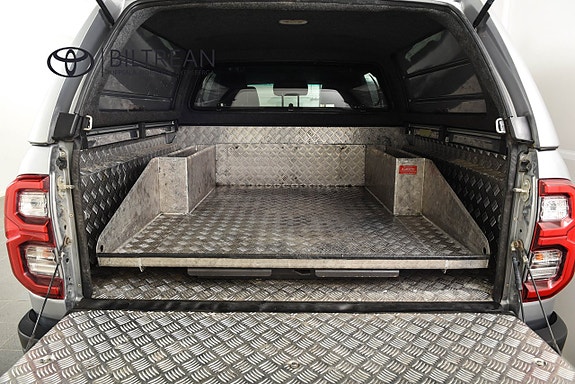 Toyota HiLux 8 of 17