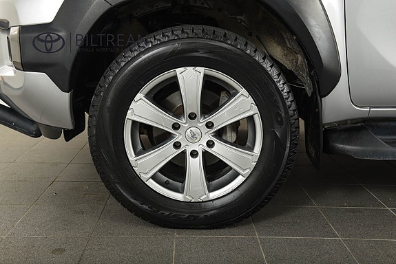 Toyota HiLux 17 of 17