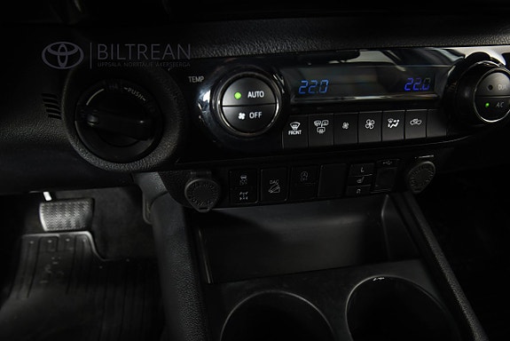 Toyota HiLux 11 of 17