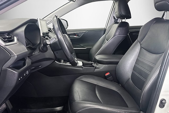 Toyota RAV4 4 of 19