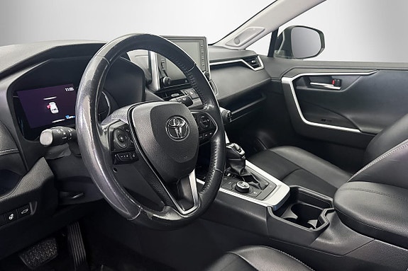 Toyota RAV4 6 of 19