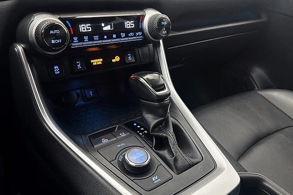 Toyota RAV4 12 of 19
