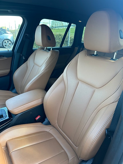 BMW iX3 4 of 11