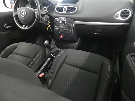 Renault Clio 13 of 16