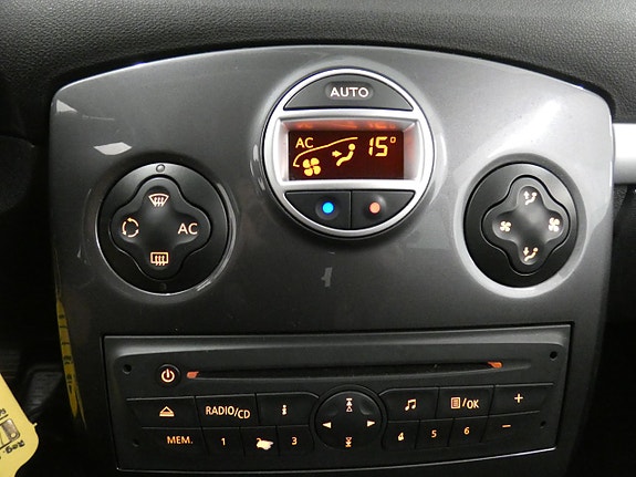 Renault Clio 10 of 16