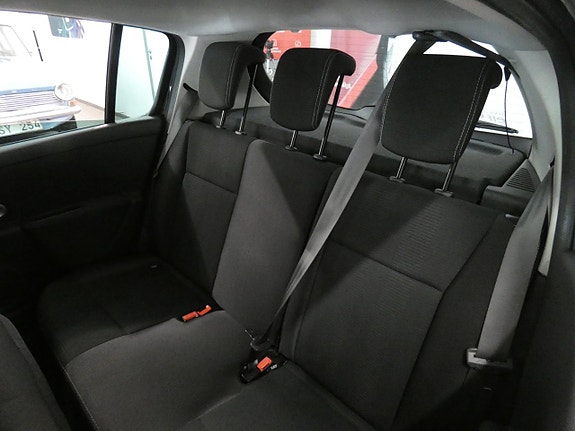 Renault Clio 14 of 16
