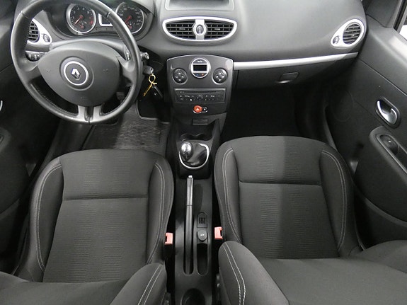 Renault Clio 12 of 16