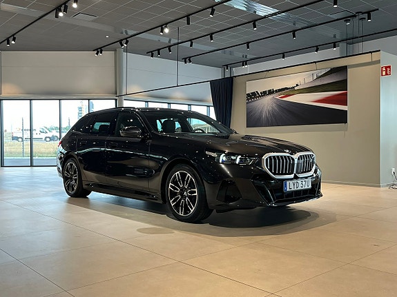 BMW i5 3 of 20