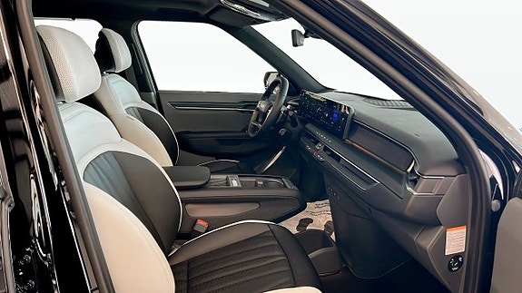 Kia EV9 3 of 18