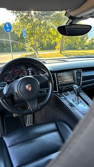 Porsche Panamera 10 of 12