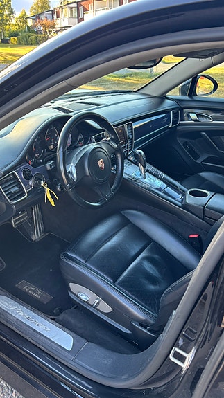 Porsche Panamera 7 of 12