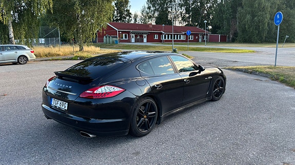 Porsche Panamera 6 of 12