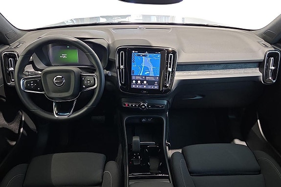 Volvo XC40 16 of 30