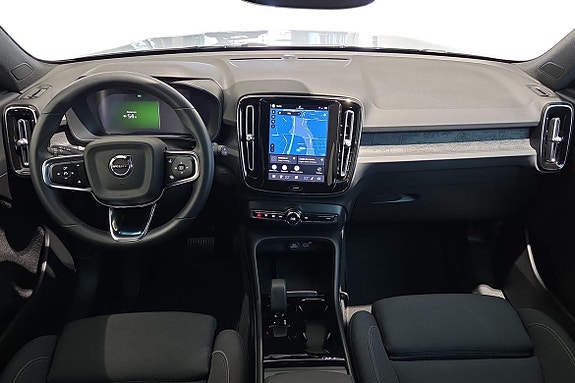 Volvo XC40 15 of 30