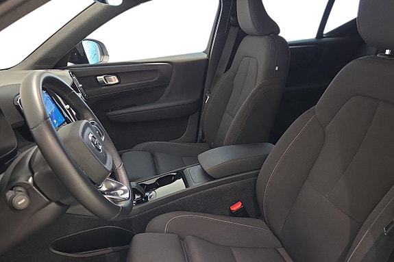 Volvo XC40 14 of 30
