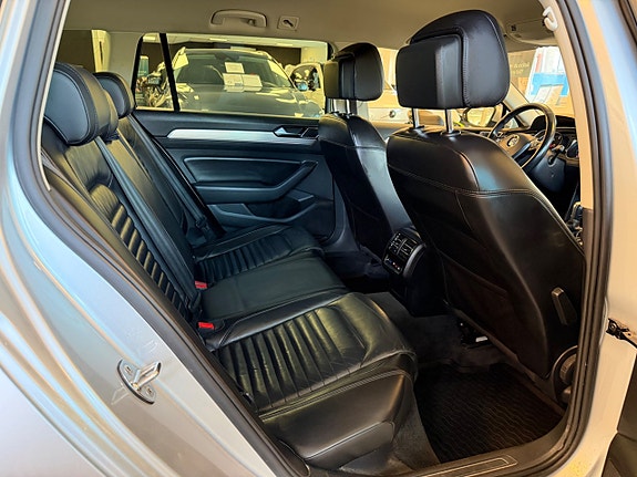 Volkswagen Passat 20 of 30