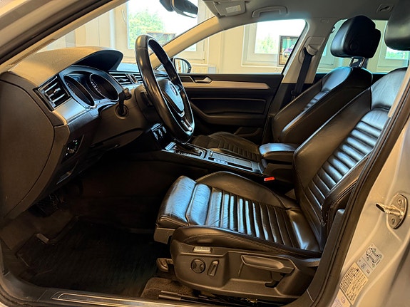 Volkswagen Passat 18 of 30