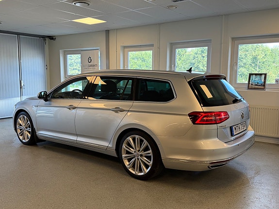 Volkswagen Passat 8 of 30