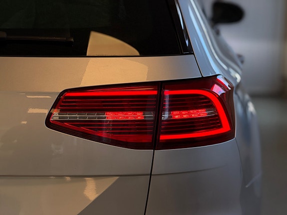 Volkswagen Passat 13 of 30