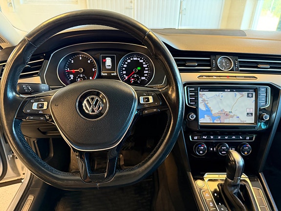 Volkswagen Passat 23 of 30