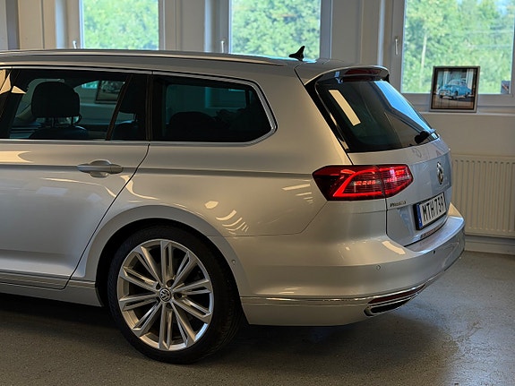 Volkswagen Passat 11 of 30