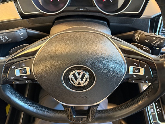 Volkswagen Passat 29 of 30