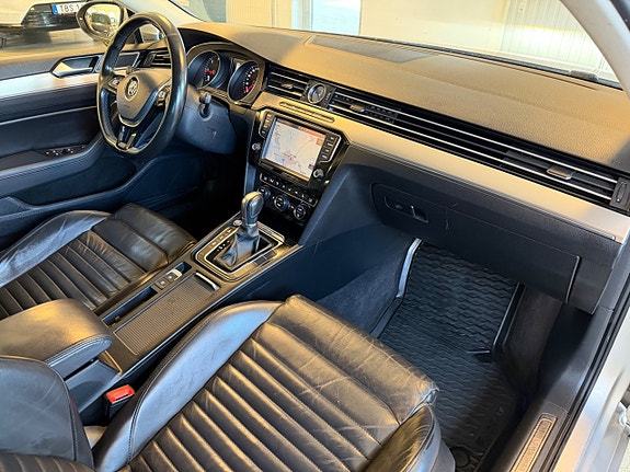 Volkswagen Passat 21 of 30