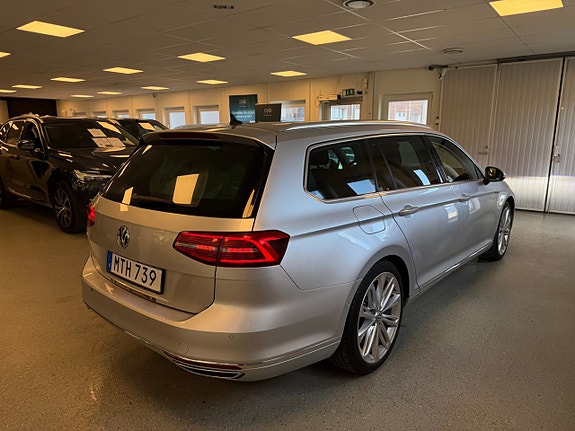 Volkswagen Passat 10 of 30