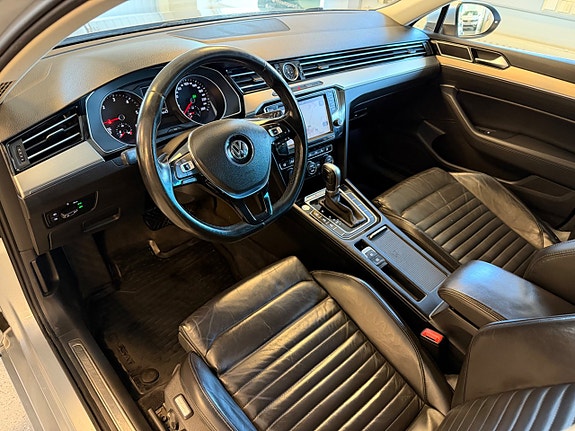 Volkswagen Passat 17 of 30