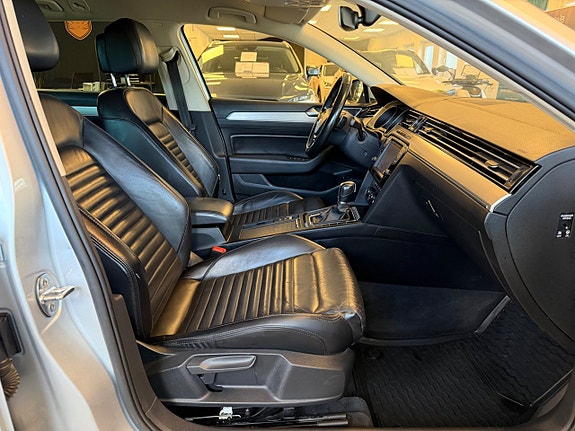 Volkswagen Passat 22 of 30