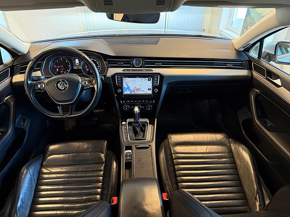 Volkswagen Passat 16 of 30