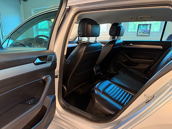 Volkswagen Passat 19 of 30