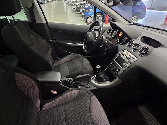 Peugeot 308 4 of 10