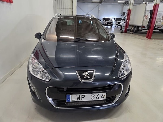 Peugeot 308 2 of 10