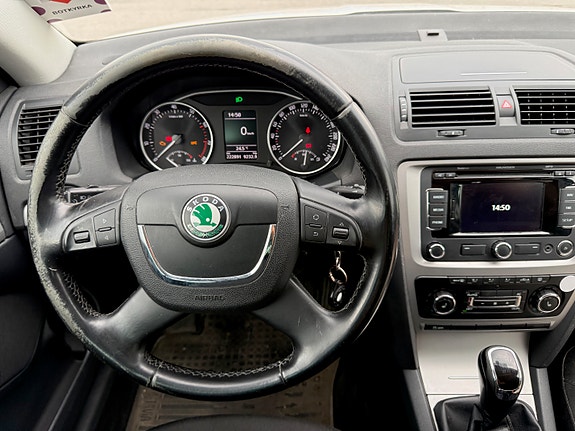 Skoda Octavia 3 of 9