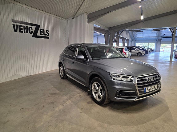 Audi Q5 2 of 13