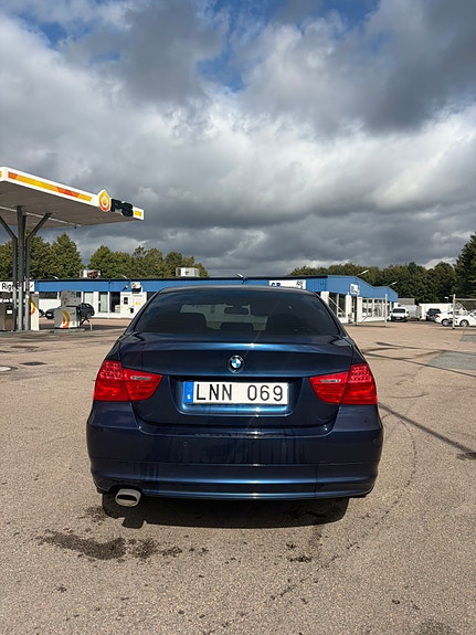 BMW 320d 4 of 5