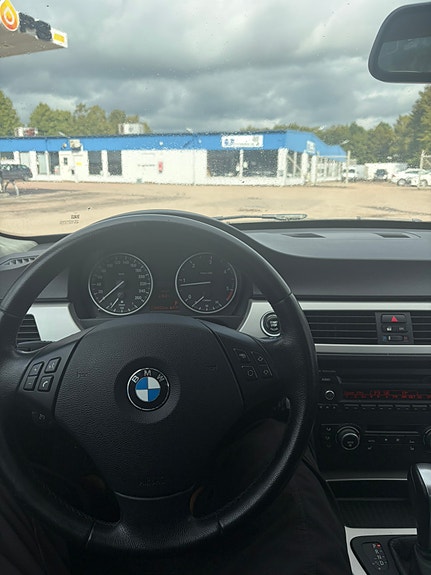 BMW 320d 5 of 5