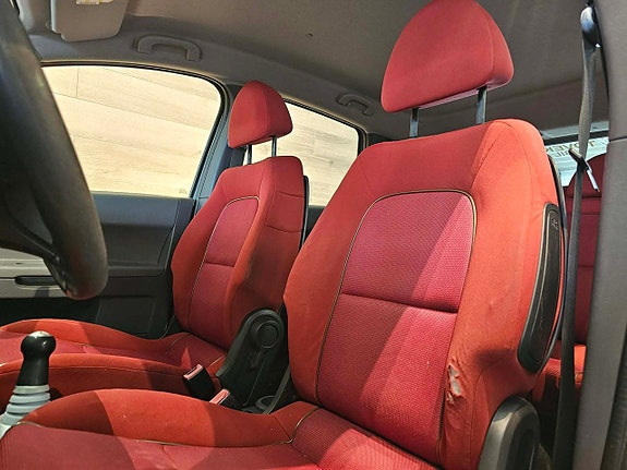 Mitsubishi Colt 6 of 14