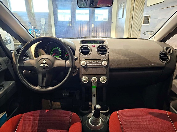 Mitsubishi Colt 8 of 14