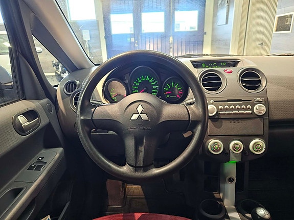 Mitsubishi Colt 7 of 14