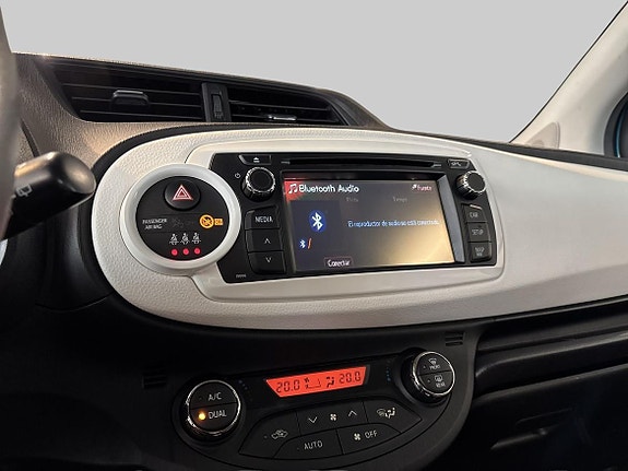 Toyota Yaris 15 of 18