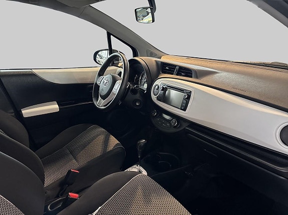 Toyota Yaris 9 of 18
