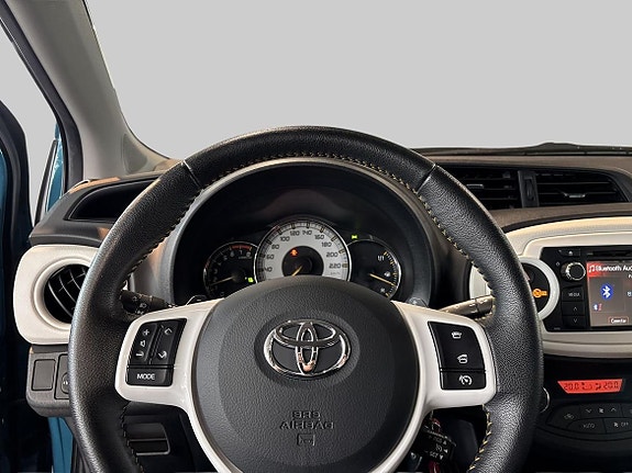 Toyota Yaris 14 of 18