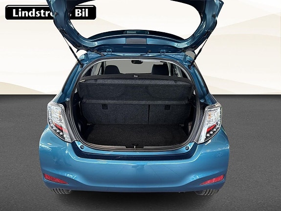 Toyota Yaris 12 of 18